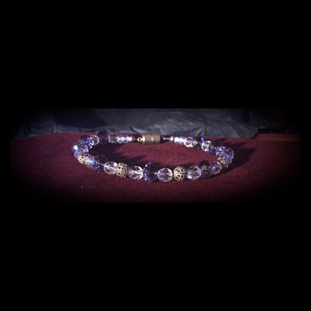 Bracelet made with Swarovski Crystals free second
